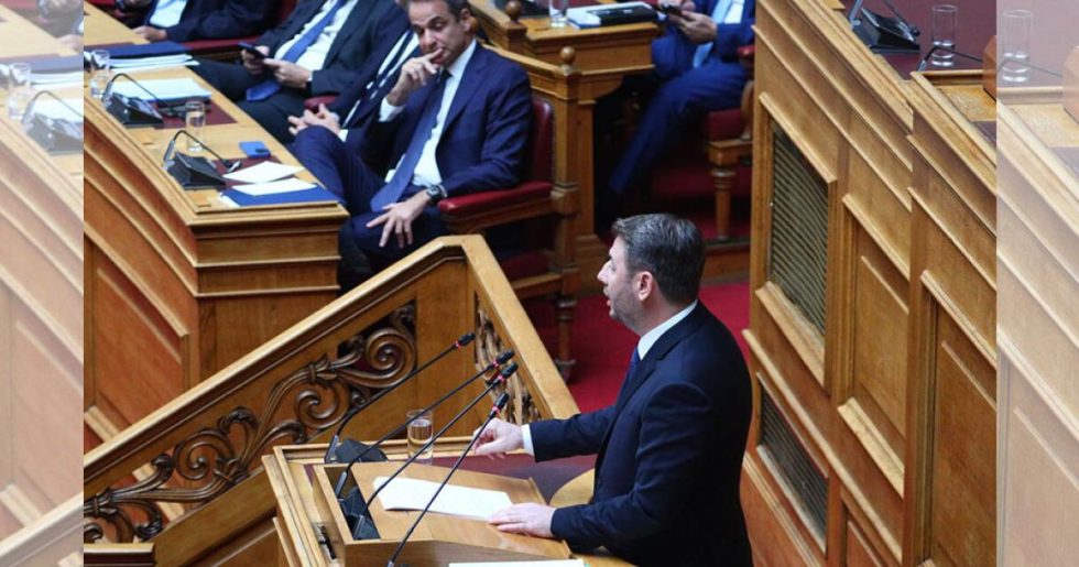 Σε ασφυκτικό κλοιό ο πρωθυπουργός